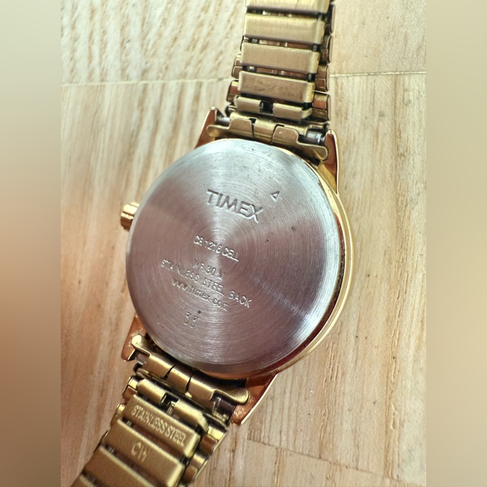 Timex ladies gold tone classic watch NEW BATTERY - Picture 3 of 6